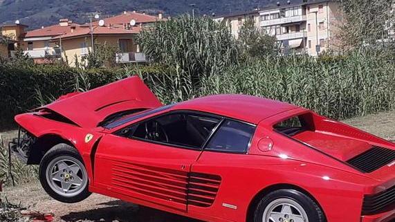 Ferrari contro l’olivo Multati il conducente e gli operatori video
