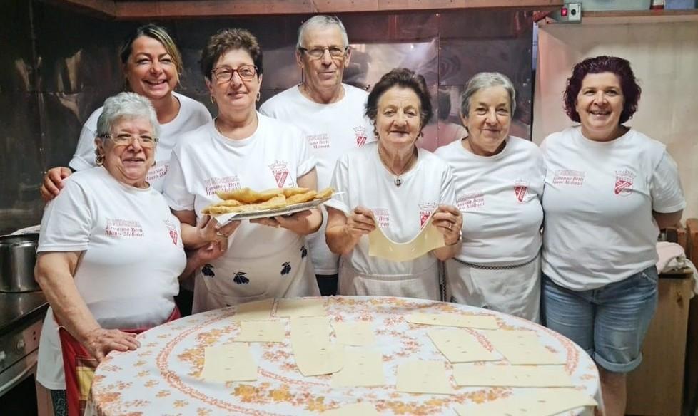 Volontariato e “pinzini del giovedì” Così la Dogatese è ripartita «Grazie alle signore del paese»