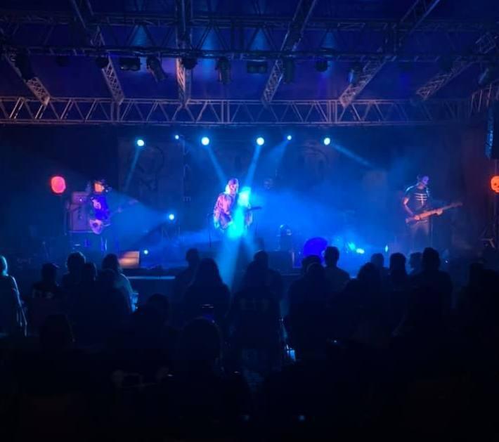 In corsa verso il futuro tra il rock e l’elettronica, successo per Karel Expo 