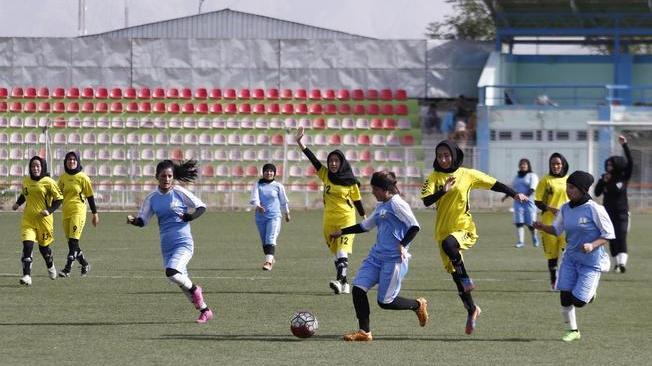 Afghanistan: Nazionale calcio femminile fugge in Pakistan