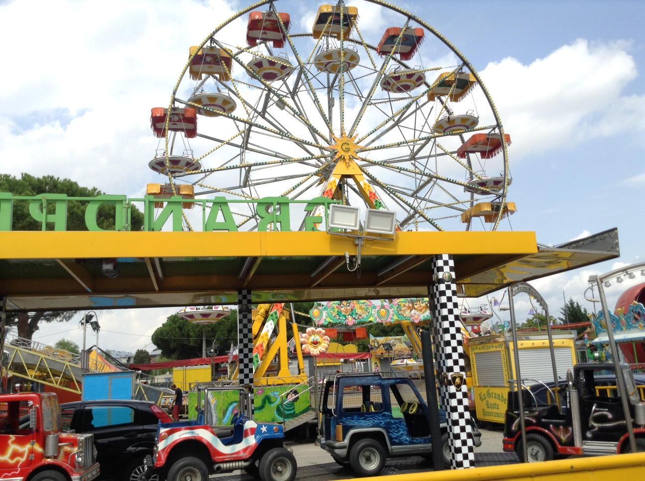 Tentano di entrare al luna park senza Green pass: 26 giovani multati