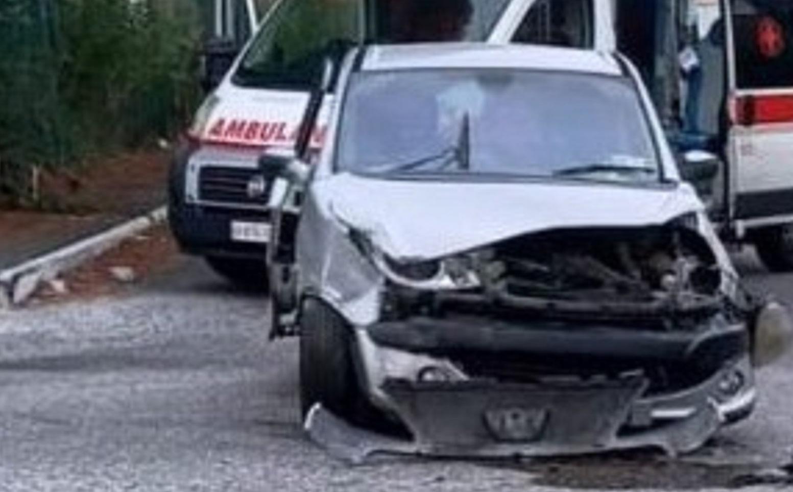 I danni su una delle auto