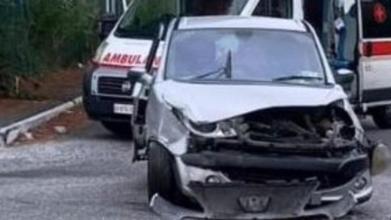 I danni su una delle auto