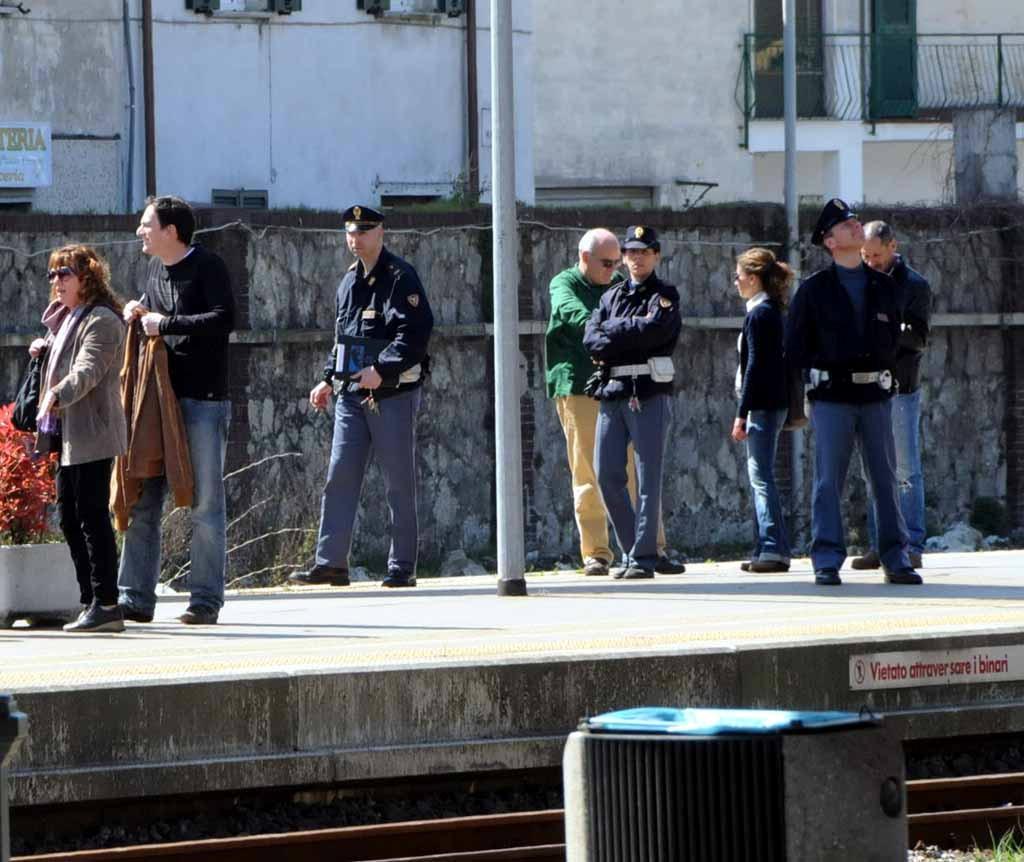 Muore sotto un treno a Sarzana