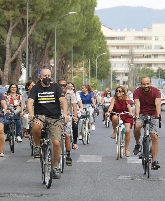 Carenza di spazi e strutture fatiscenti in città: ecco la pedalata di protesta 