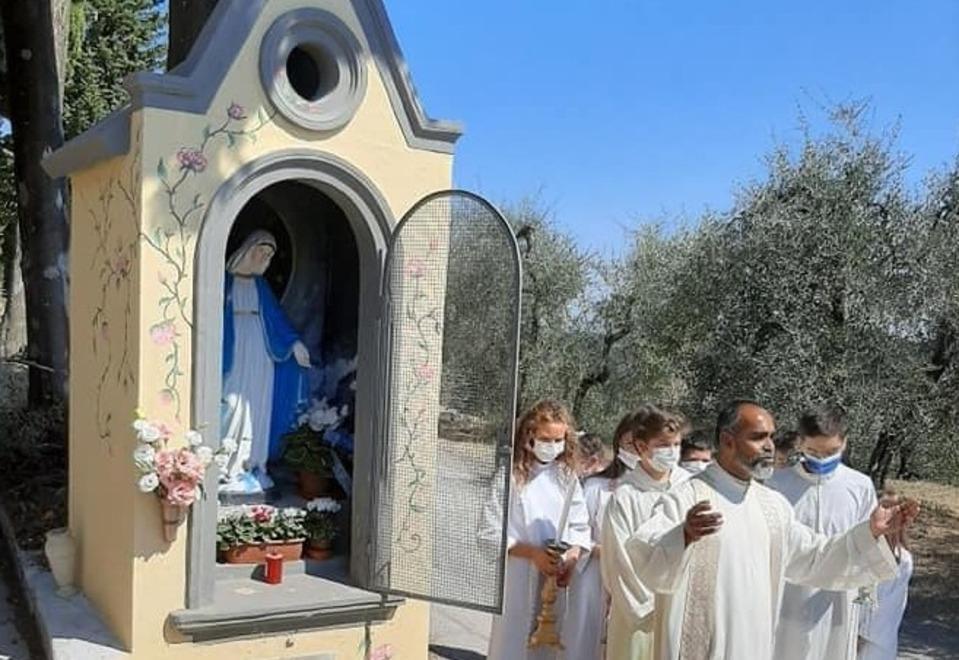 L’edicola restaurata grazie alla mobilitazione di fedeli e artigiani - Foto