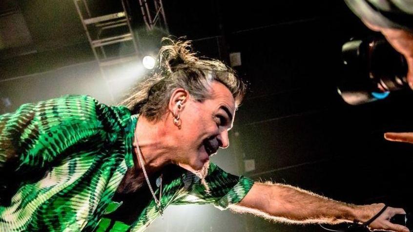 Pelù chiude il tour nella sua Firenze «Con queste regole difficile fare live»
