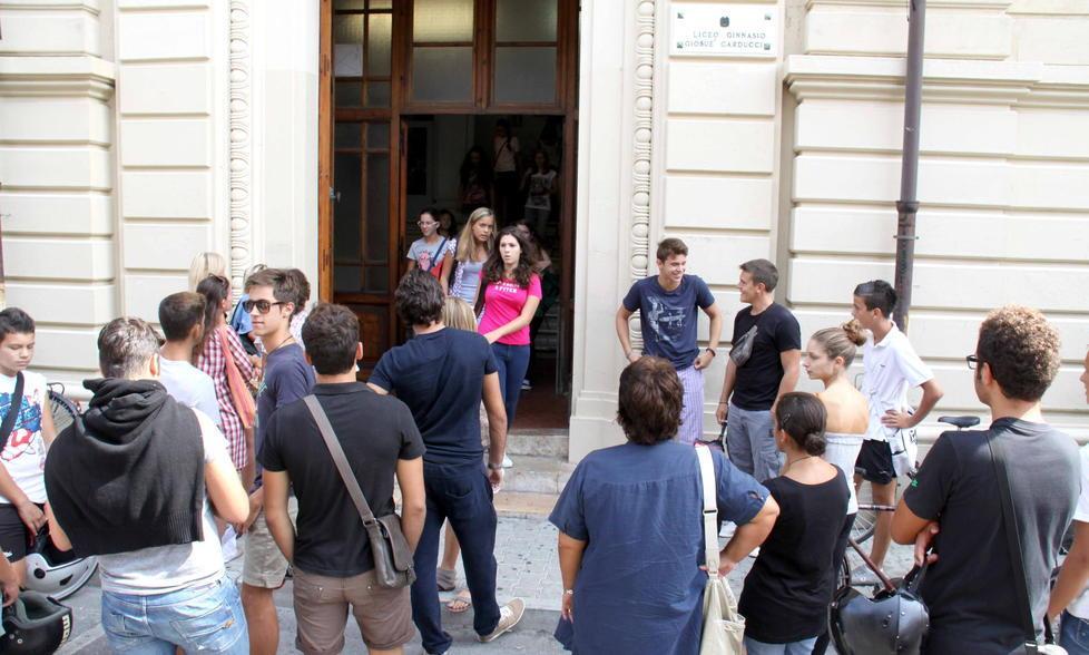 Riparte la scuola con 28 autobus in più Ancora da trovare docenti e bidelli 