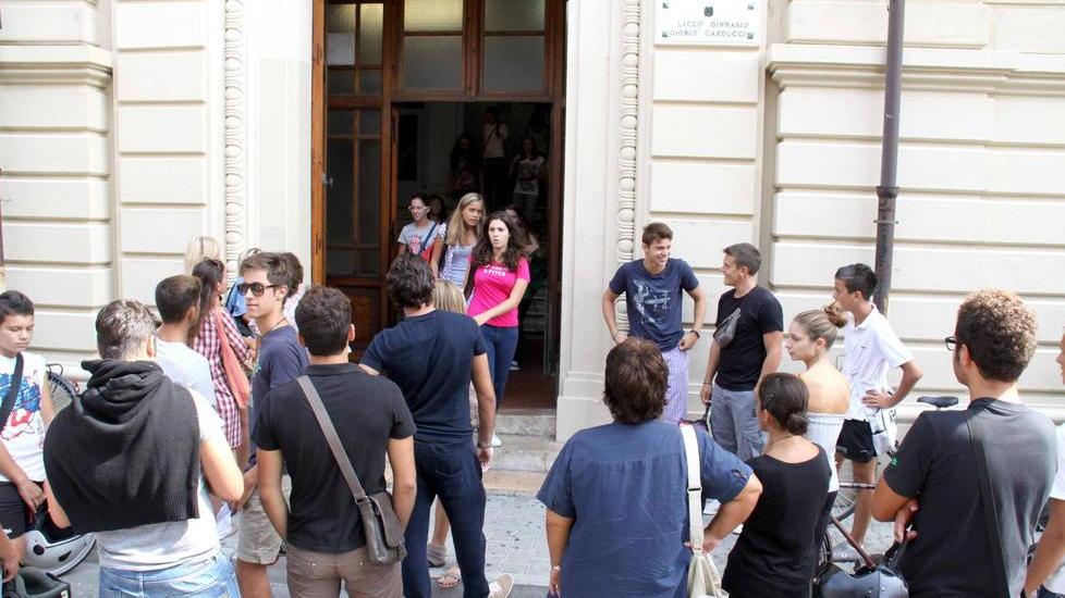 Riparte la scuola con 28 autobus in più Ancora da trovare docenti e bidelli