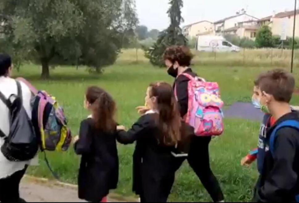 Si torna a scuola tutti in presenza con l’incognita dei bidelli mancanti 