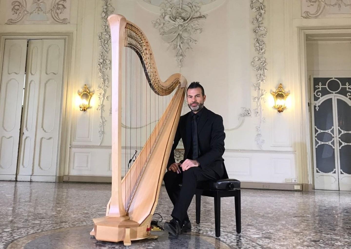 Stasera alla Scuola civica di musica l’arpista Davide Burani