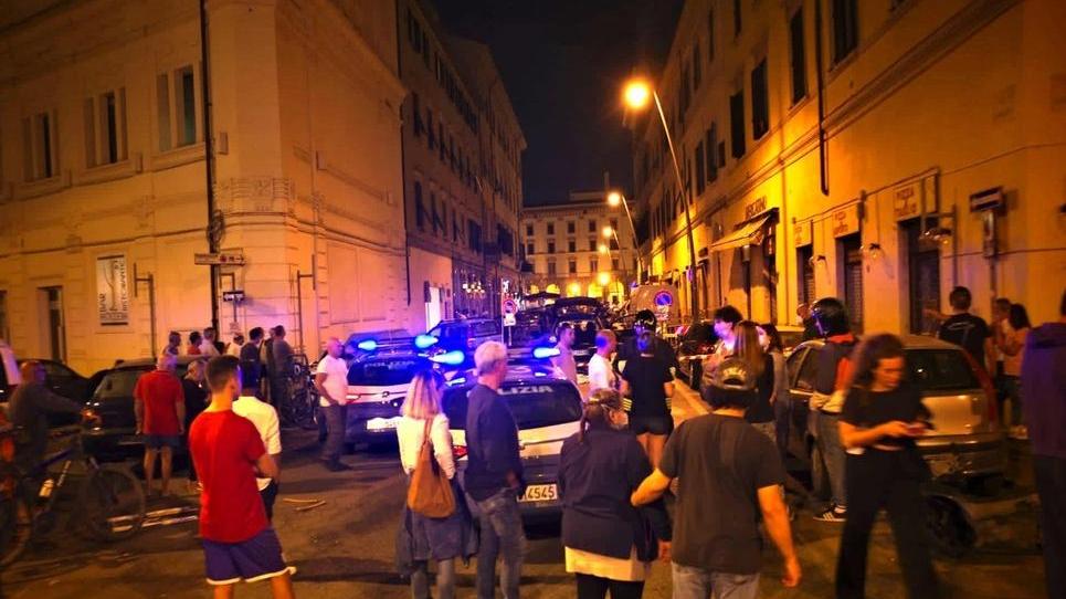 L'arrivo delle forze dell'ordine in via Buontalenti (foto Stefanini/Silvi)