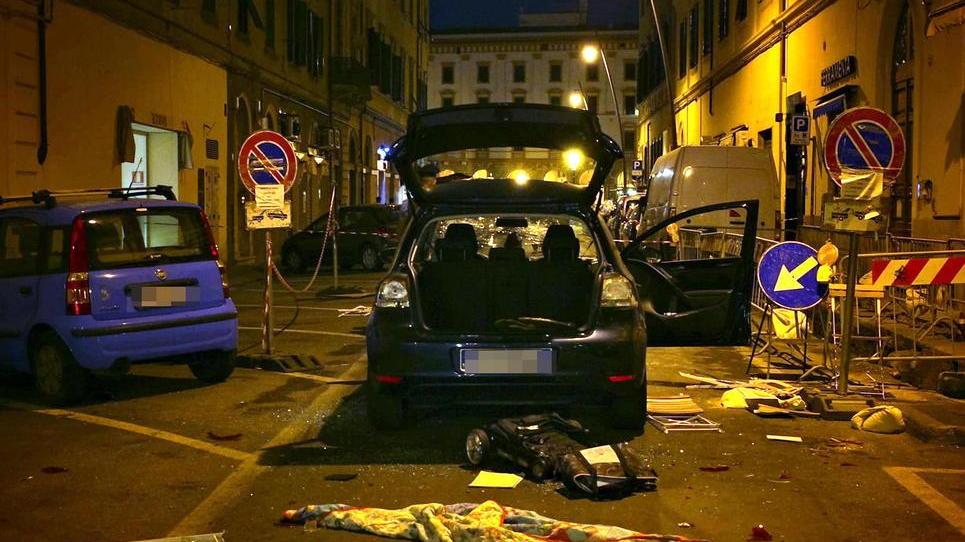 I danni a un'auto (foto Stefanini/Silvi)