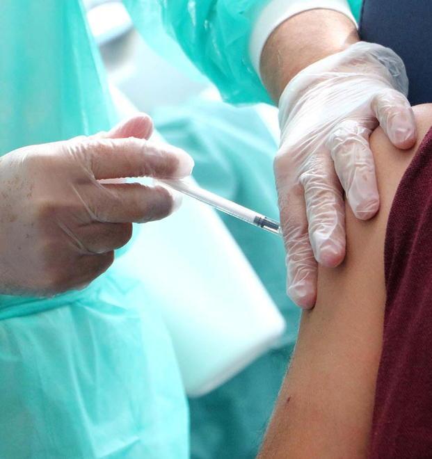 Terze dosi in arrivo per 45.000 toscani. Priorità anche a 20.000 oncologici 