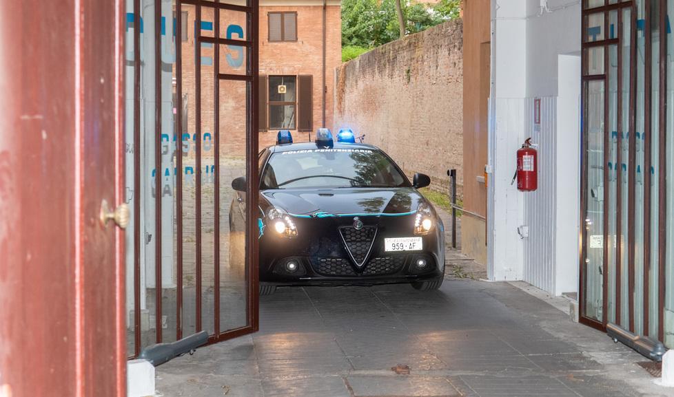«Pestato in cella dagli agenti». A Ferrara si apre il processo per tortura 