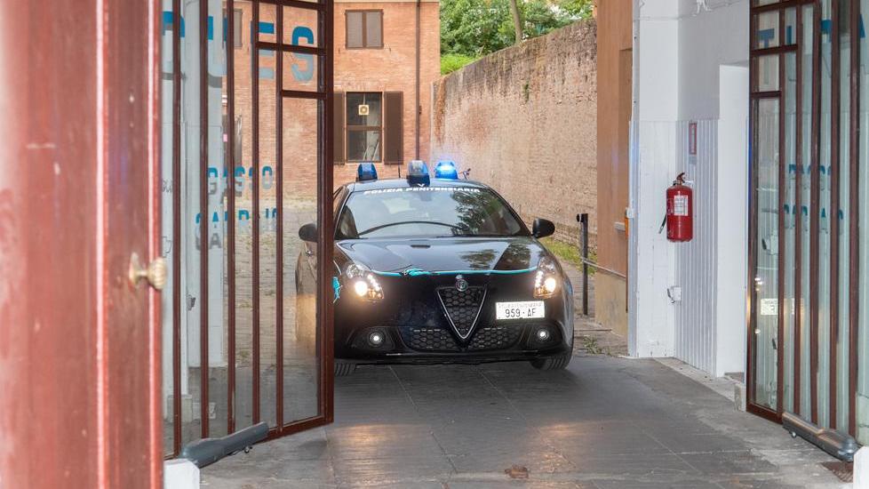«Pestato in cella dagli agenti». A Ferrara si apre il processo per tortura