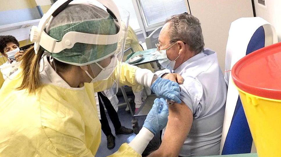Sanitari no vax, sospesi anche quattro medici