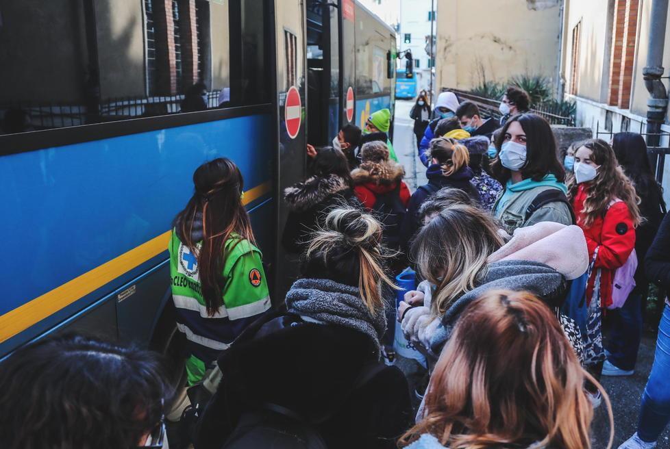 Potenziati i pullman per gli studenti: ogni giorno 18 corse in più tra Livorno, Colle, Rosignano e Cecina 