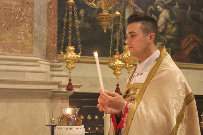 Sacerdote arrestato, nei guai anche il vice parroco: «Togli parte dei soldi delle offerte» - Le intercettazioni 