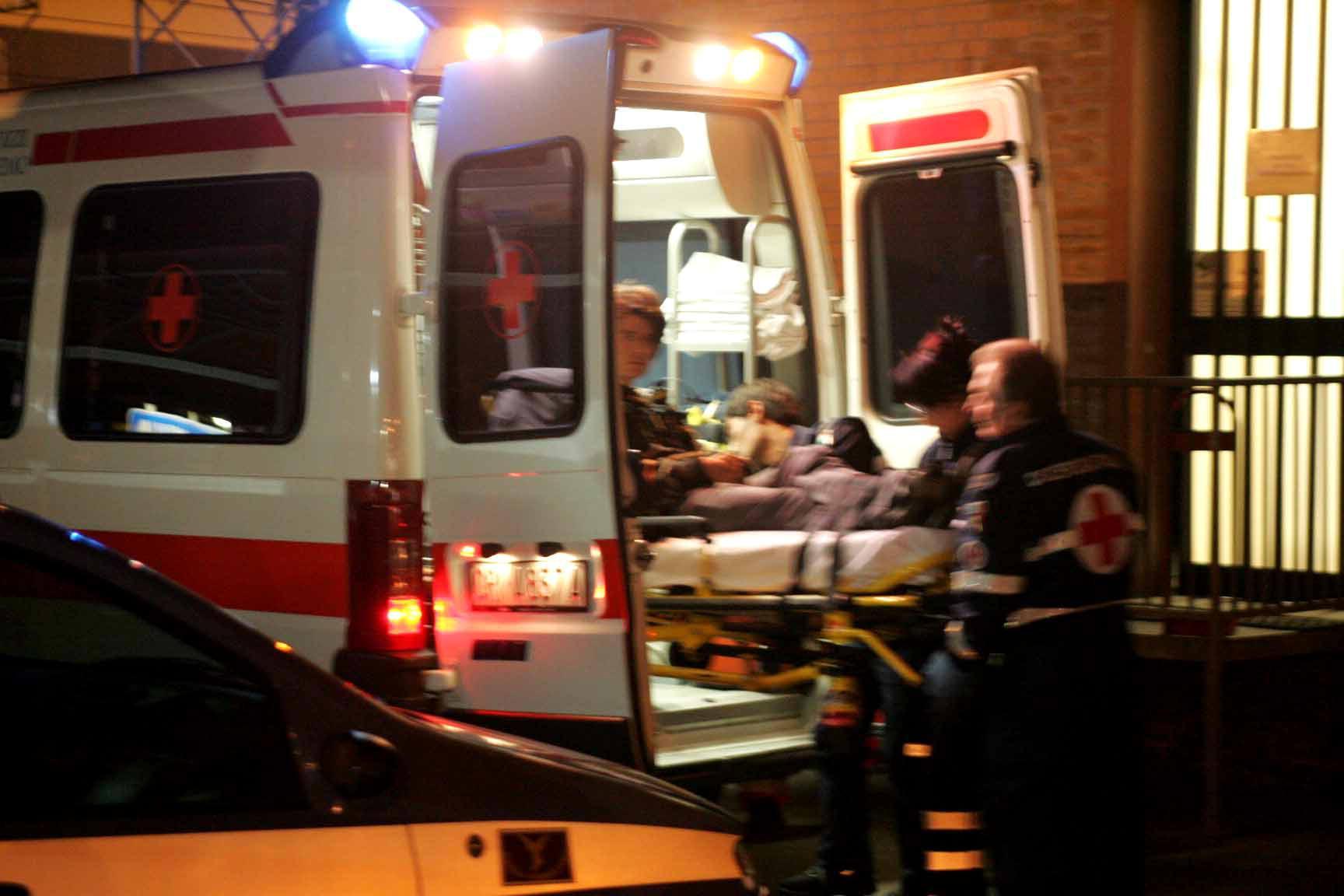 In sella ubriaco si schianta con lo scooter privo di assicurazione, 50enne denunciato 