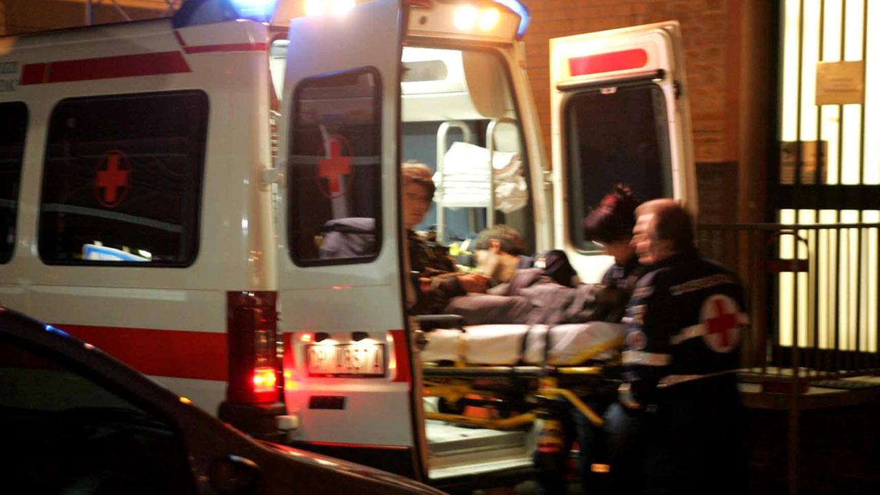 In sella ubriaco si schianta con lo scooter privo di assicurazione, 50enne denunciato