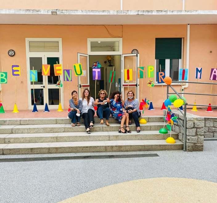 Taglio del nastro per il giardino della elementare Teseo Tesei