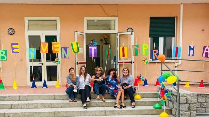 Taglio del nastro per il giardino della elementare Teseo Tesei