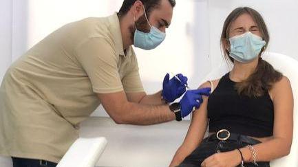 Nonna Luigina muore di Covid e Clarissa si vaccina in camper