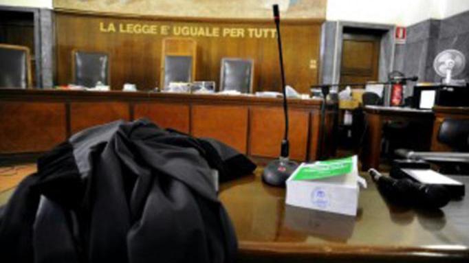 Intascava i soldi delle multe Poliziotta ora deve risarcire