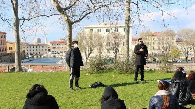 L’amicizia e l’integrazione nel murale dei nostri ragazzi