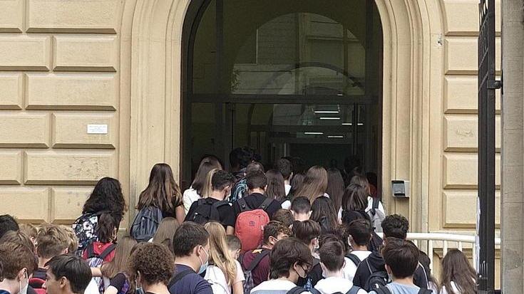 Al liceo Dini costretti a rinunciare ai laboratori e all’aula magna