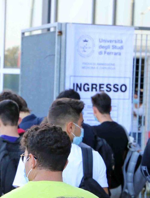 «Ore di attesa sotto il sole con il test solo alle 13»