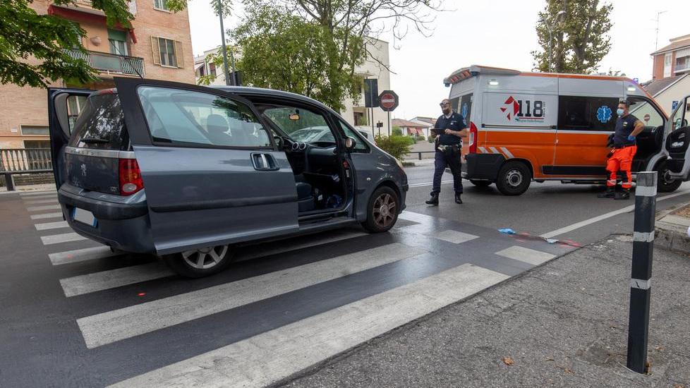Novantenne investito al passaggio pedonale È grave al Sant’Anna