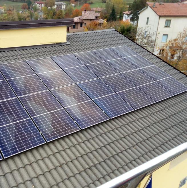 Spadoni inaugura l’impianto fotovoltaico della scuola primaria