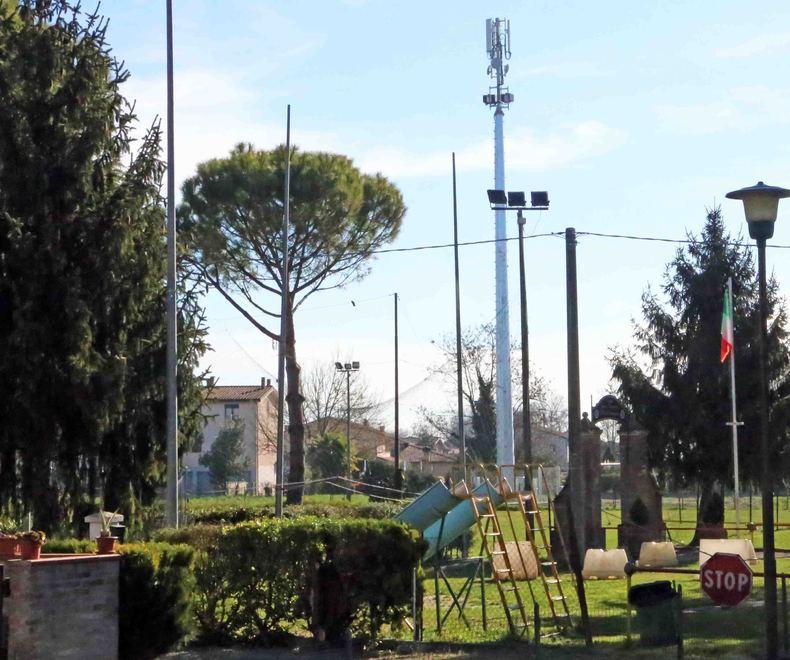 Quartesana, 500 firme contro le antenne «Ma il Comune tace» 