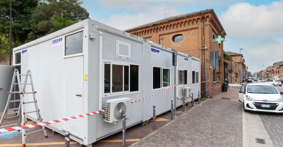 Farmacia 40 giorni nei container