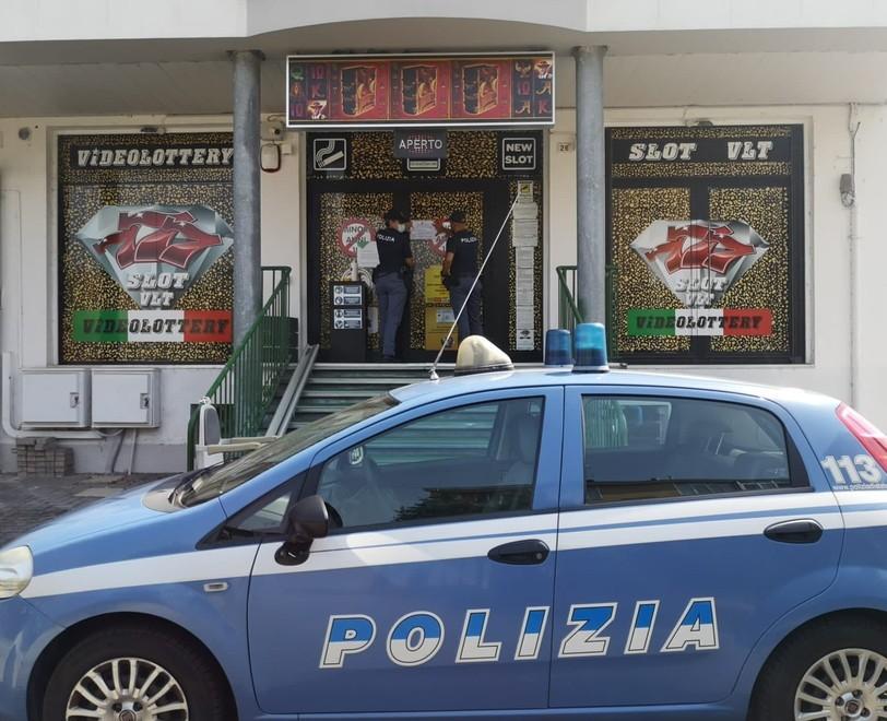 Chiusa cinque giorni la sala giochi “vietata” ai controlli 