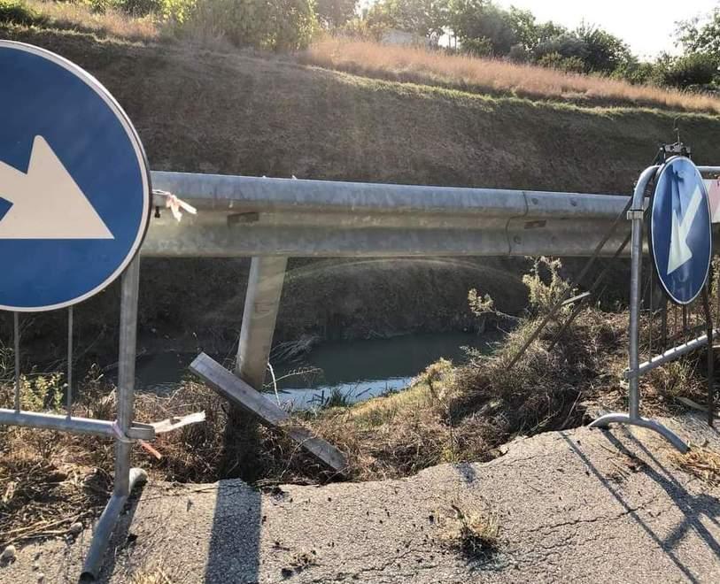 Nuova segnalazione della frana di via Bosco «Strada pericolosa» 