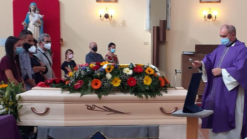 L’ultimo messaggio all’amico Jonny «La tua luce splende sempre per noi»