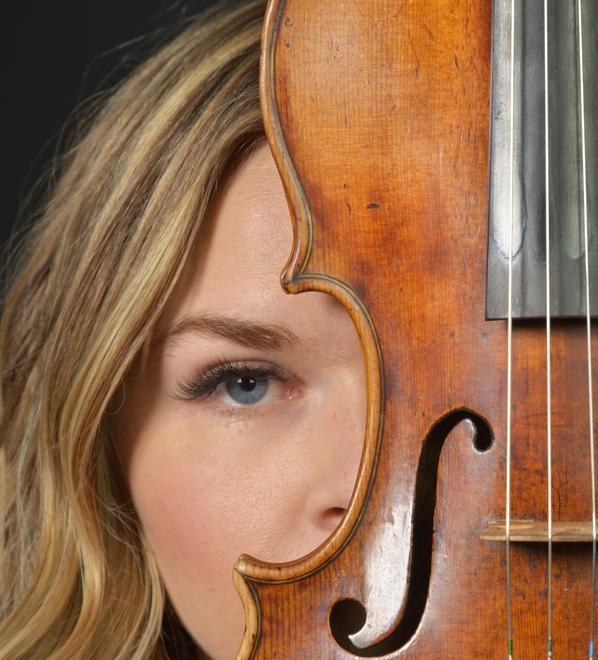La violinista Marzadori sul palco con l’Euyo Ma anche scrittrice per amore della musica 