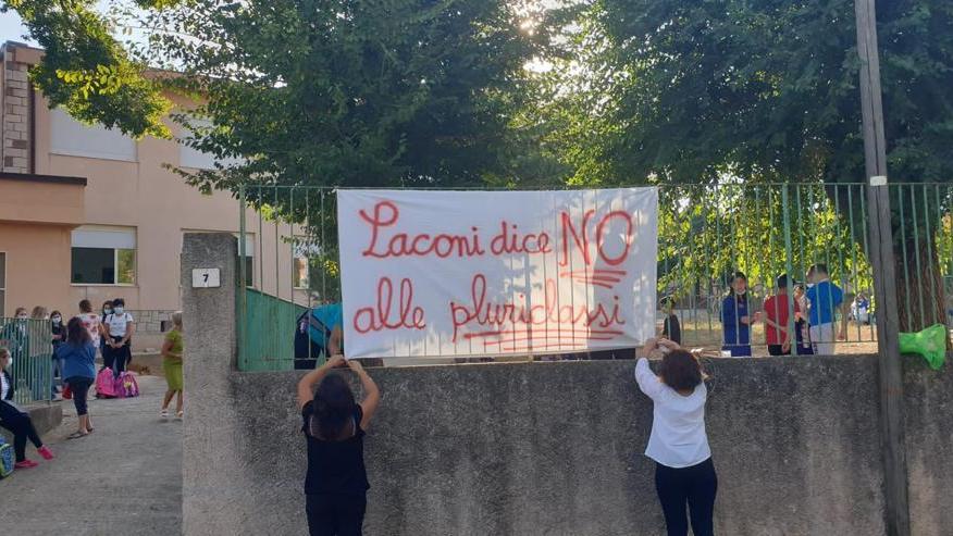 Proteste a Laconi aule ancora deserte 