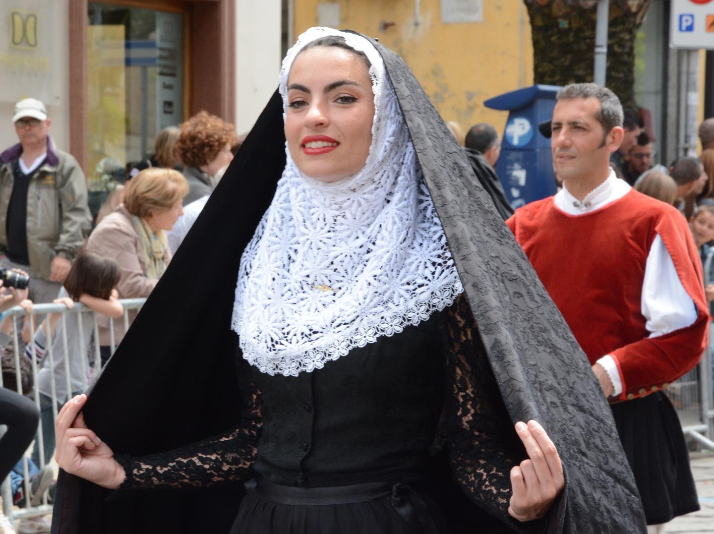 Tutte le declinazioni del pizzo per celebrare i tesori artigiani