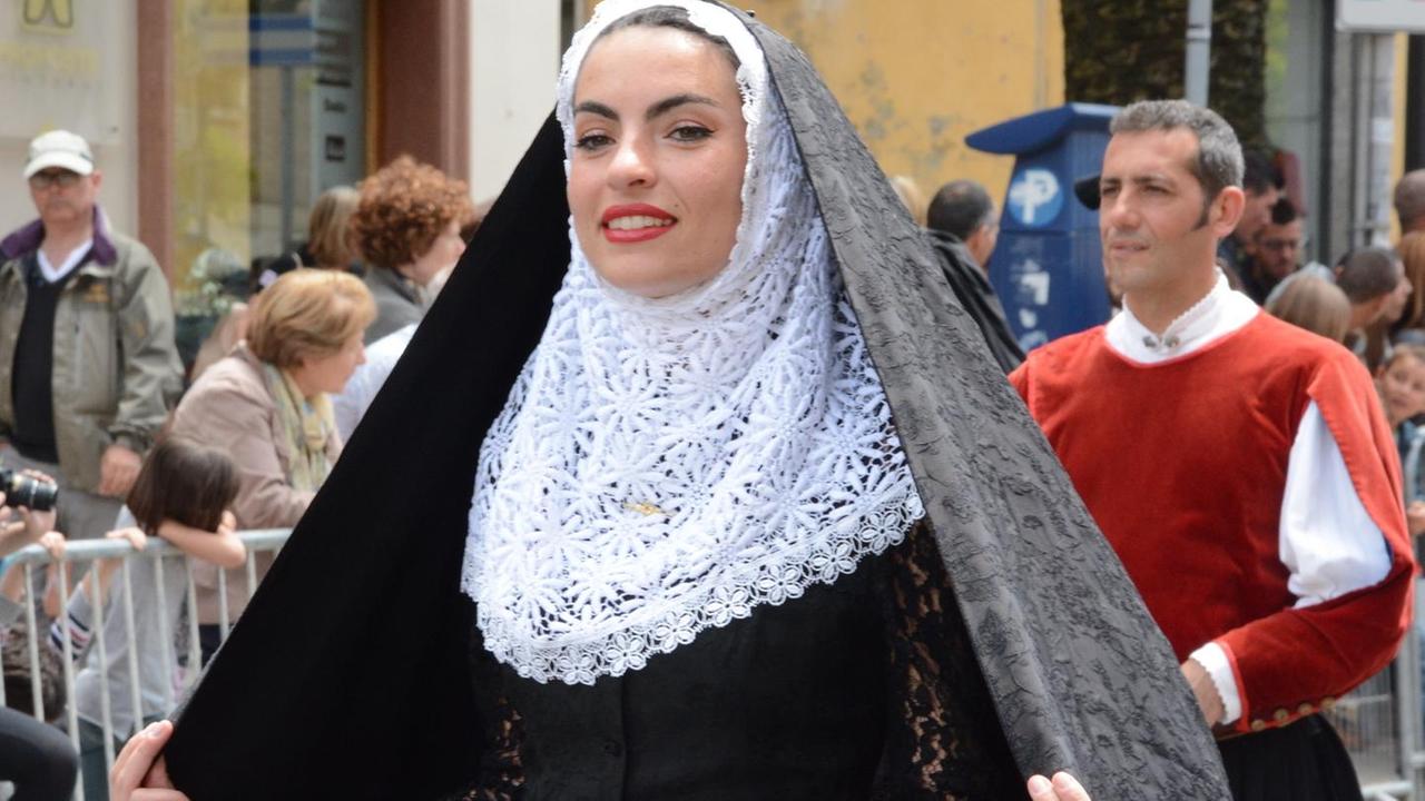 Tutte le declinazioni del pizzo per celebrare i tesori artigiani