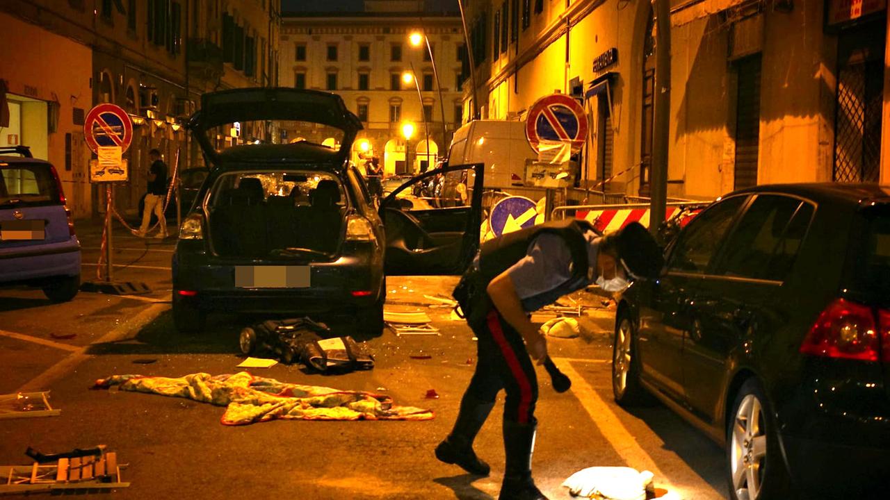 Guerriglia in via Buontalenti, lo scontro tra bande scoppiato per il controllo della spaccio di droga - Video
