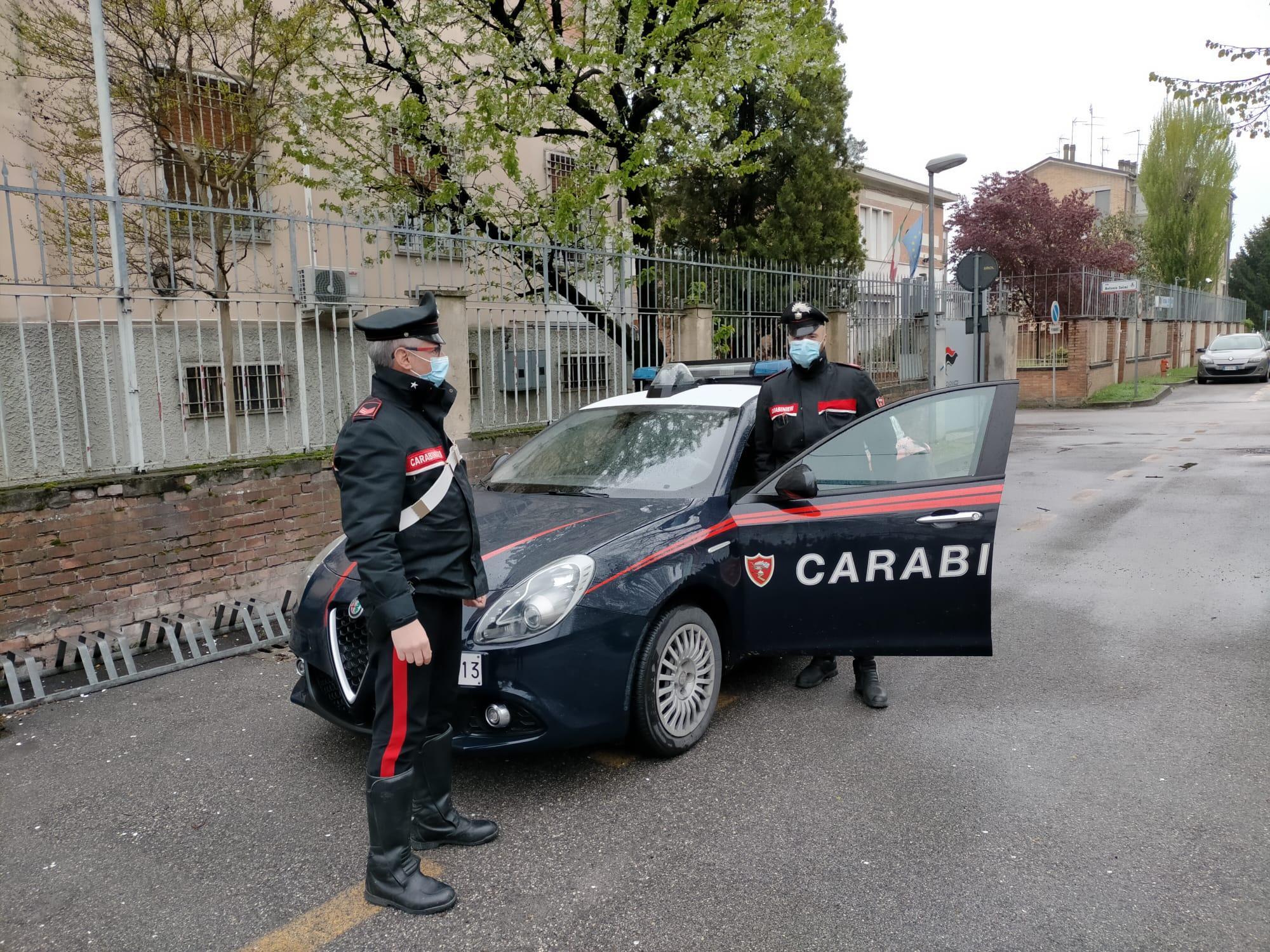 Furto notturno alla farmacia in centro