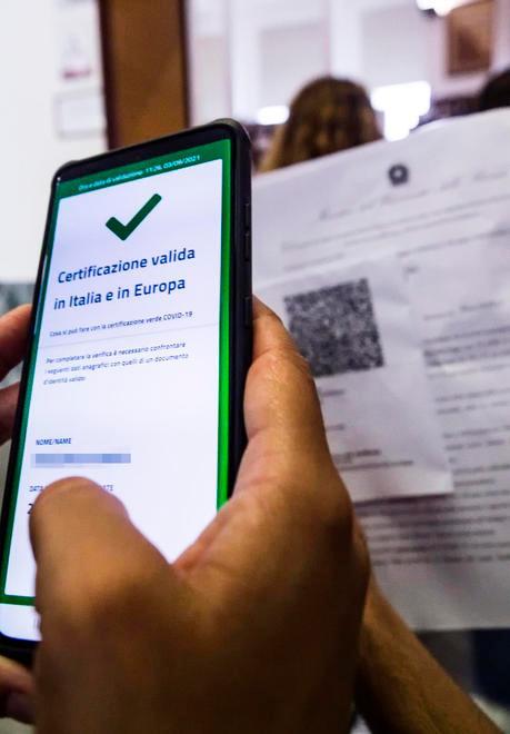 «Noi con Draghi: senza green pass lavoratori a casa senza stipendio» 