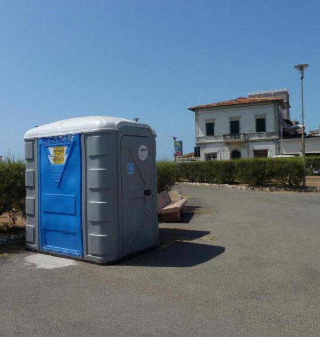 A Marina servizi in via Salvini e spiagge di ghiaia 
