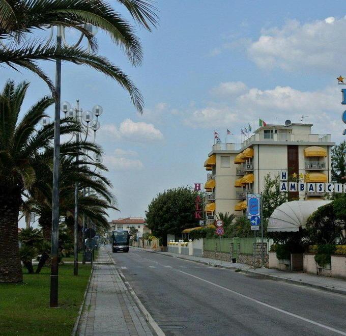 Per un mese a scrocco nella villa di lusso