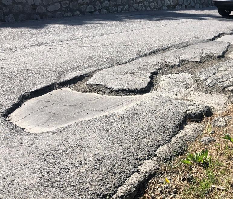 Sì alla rotonda San Giovanni-Colle Reciso Meloni: «Va sistemato anche l’asfalto»