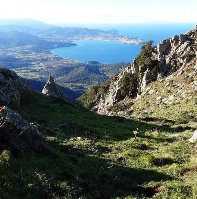 Domenica passeggiata fino a Cima del Monte per ascoltare i DataZero